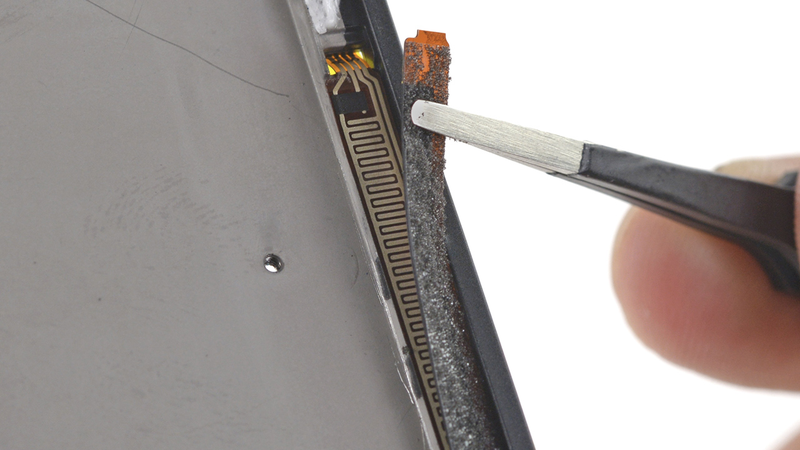 Illustration for article titled Kindle Voyage Teardown: It Sure Is Cramped Behind That Glass Screen